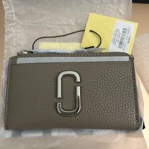 Marc Jacobs m Leather Card Holder color CEMENT